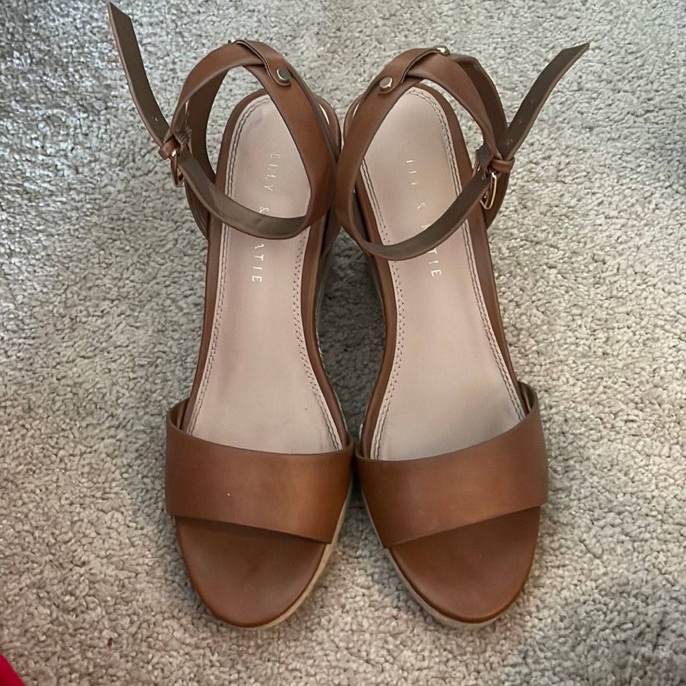Small wedge heels brown